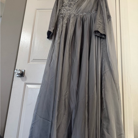 Elegant Gray Embroidered Dress - Picture 6 of 8